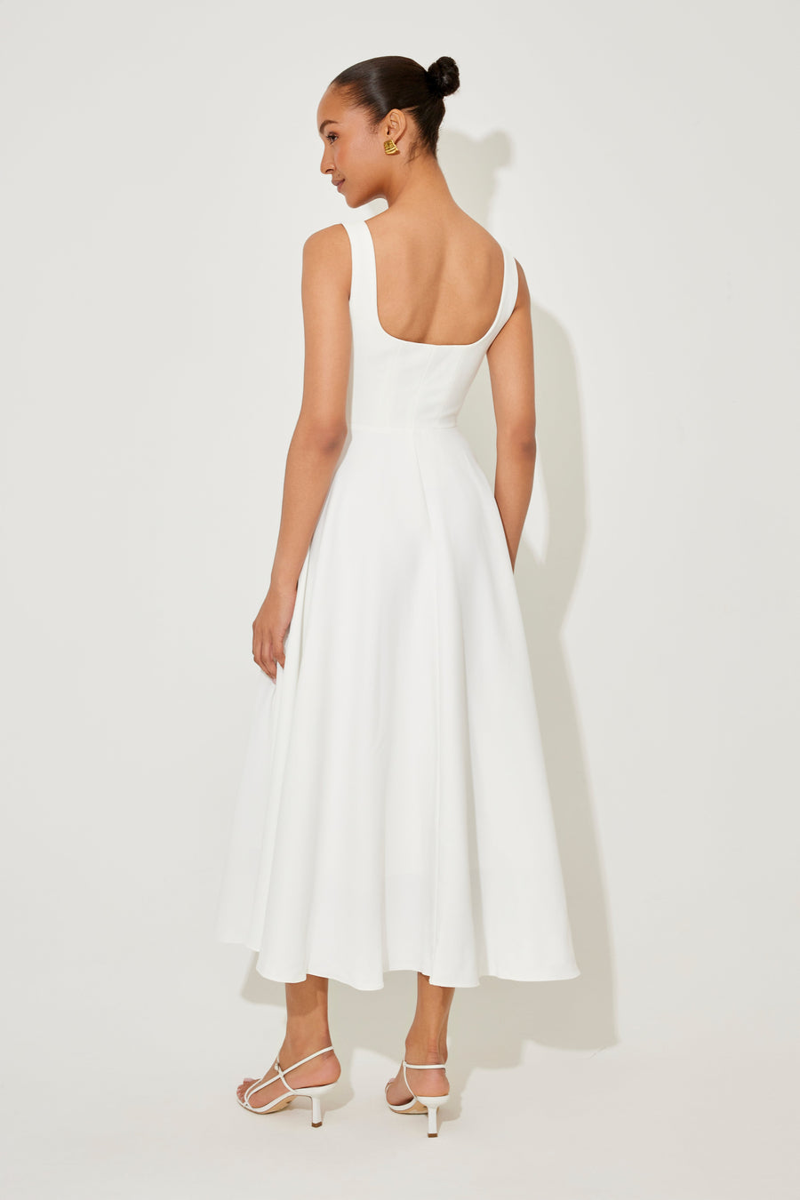 Idanha-a-Velha – Vestido Midi com Decote Quadrado