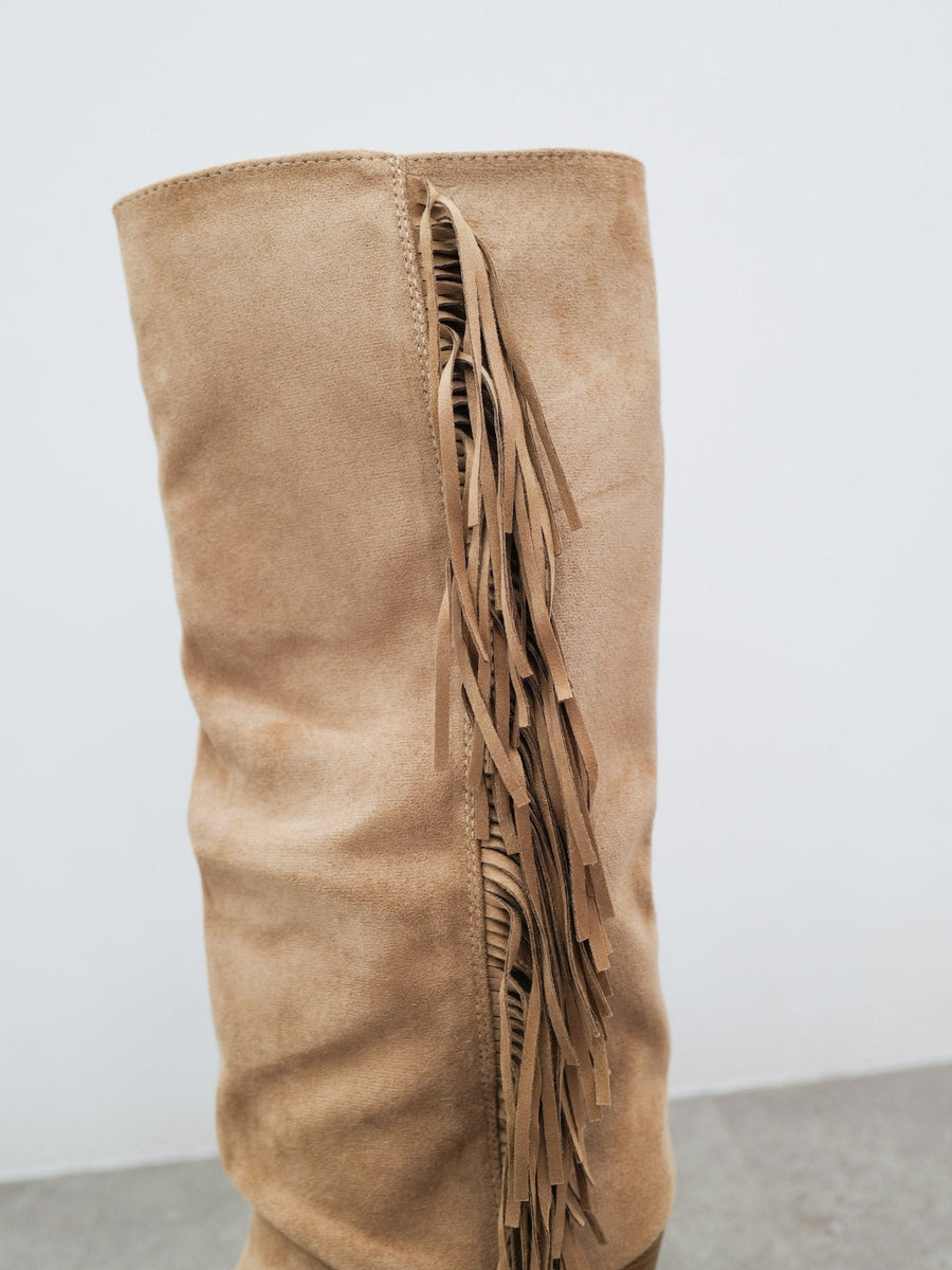 Botas de cowboy com franjas laterais em bege
