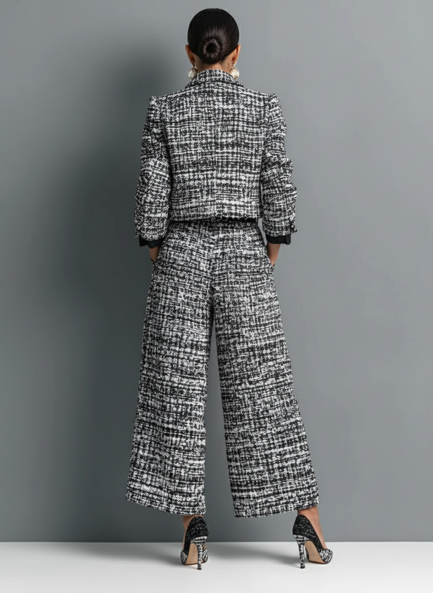 Antime – Conjunto de Casaco Cropped e Calças em Tweed