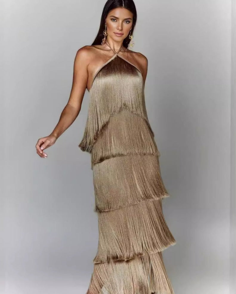 Brejão – Vestido com Borlas e Costas Abertas