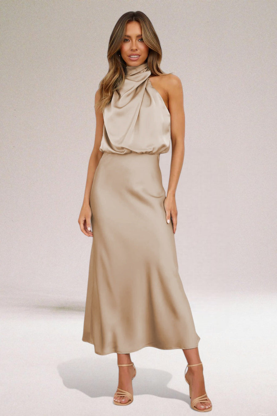 Curral das Freiras – Vestido de Cetim com Decote Halter