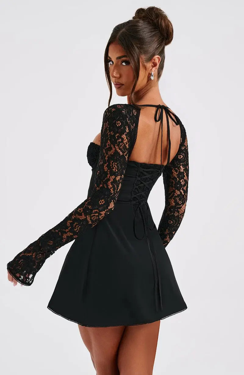 Fajã Grande – Vestido Curto de Cetim com Renda