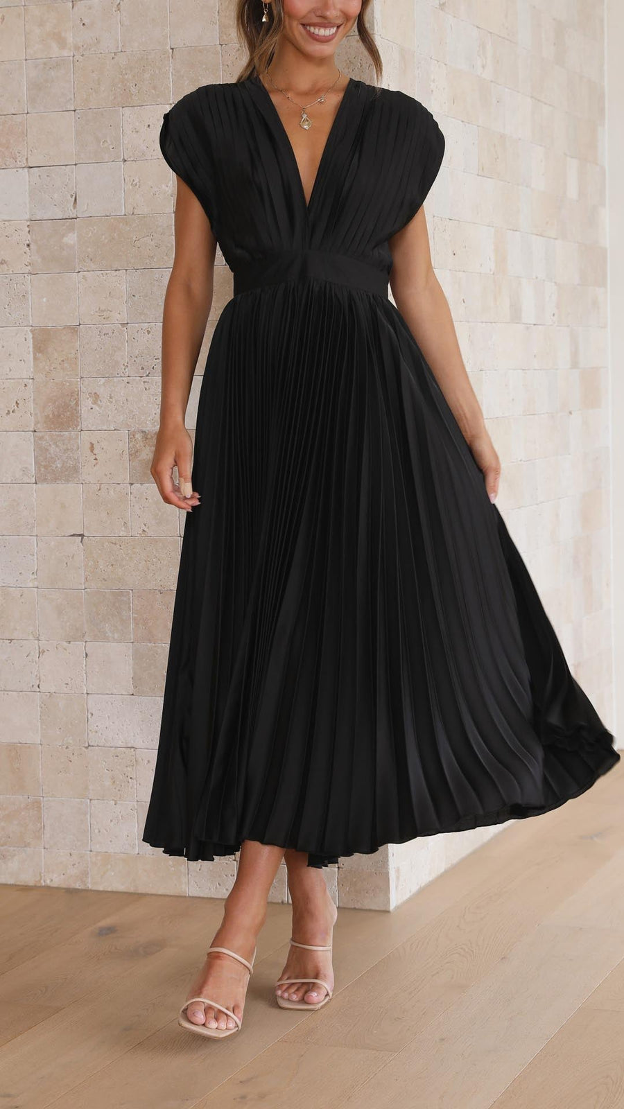 Zoio – Vestido Plissado com Decote em V