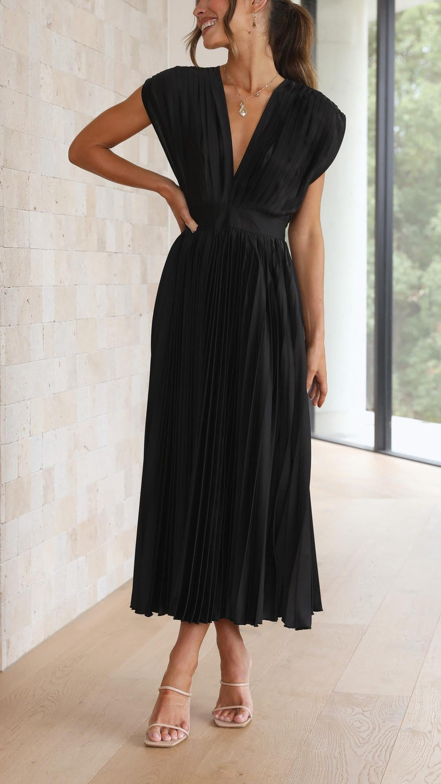 Zoio – Vestido Plissado com Decote em V