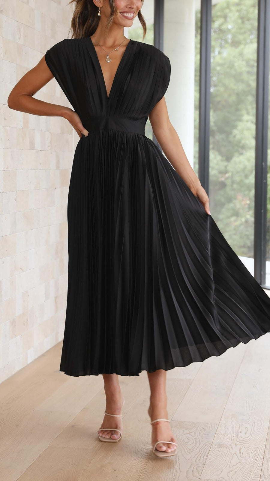 Zoio – Vestido Plissado com Decote em V