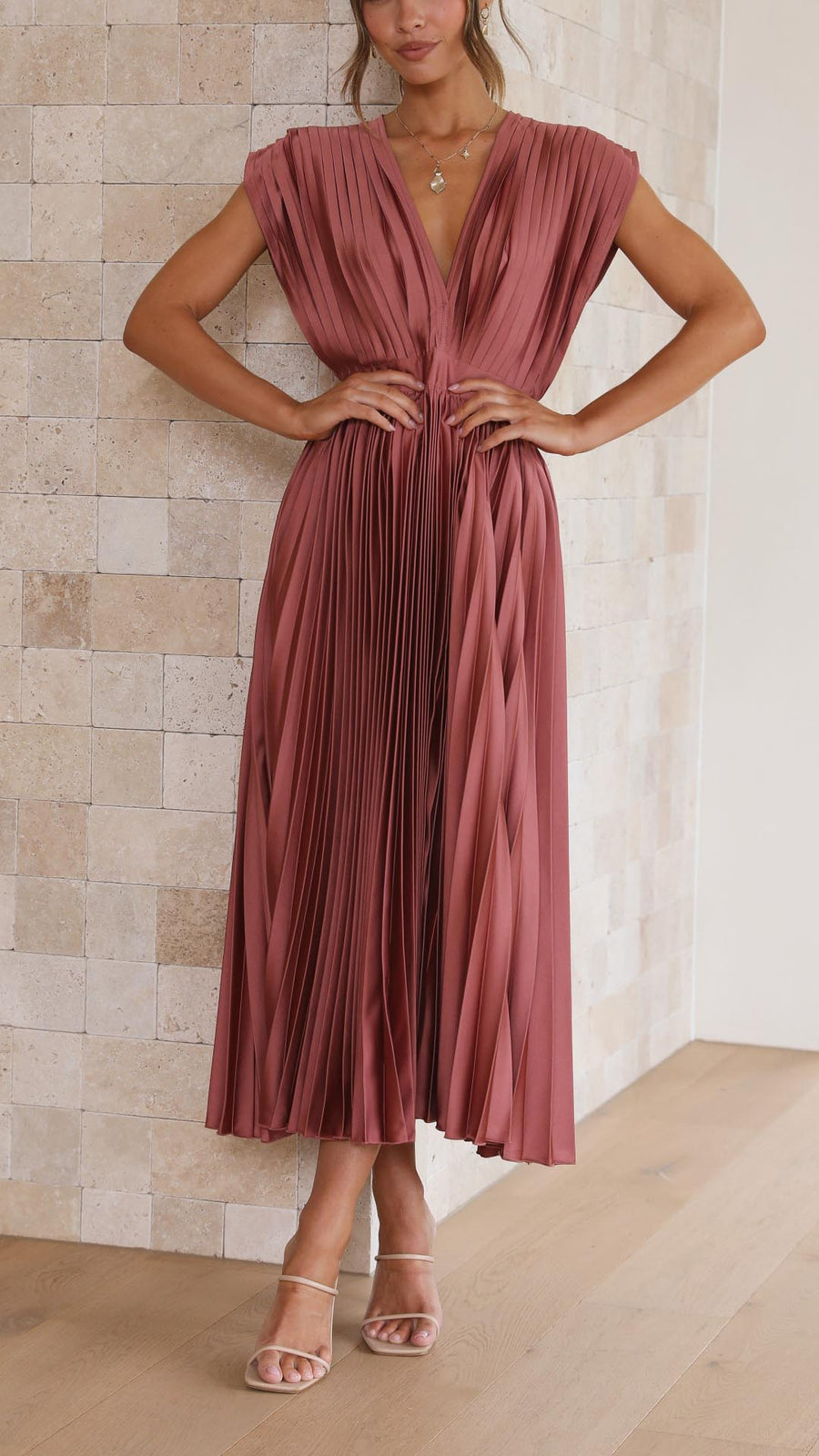 Zoio – Vestido Plissado com Decote em V