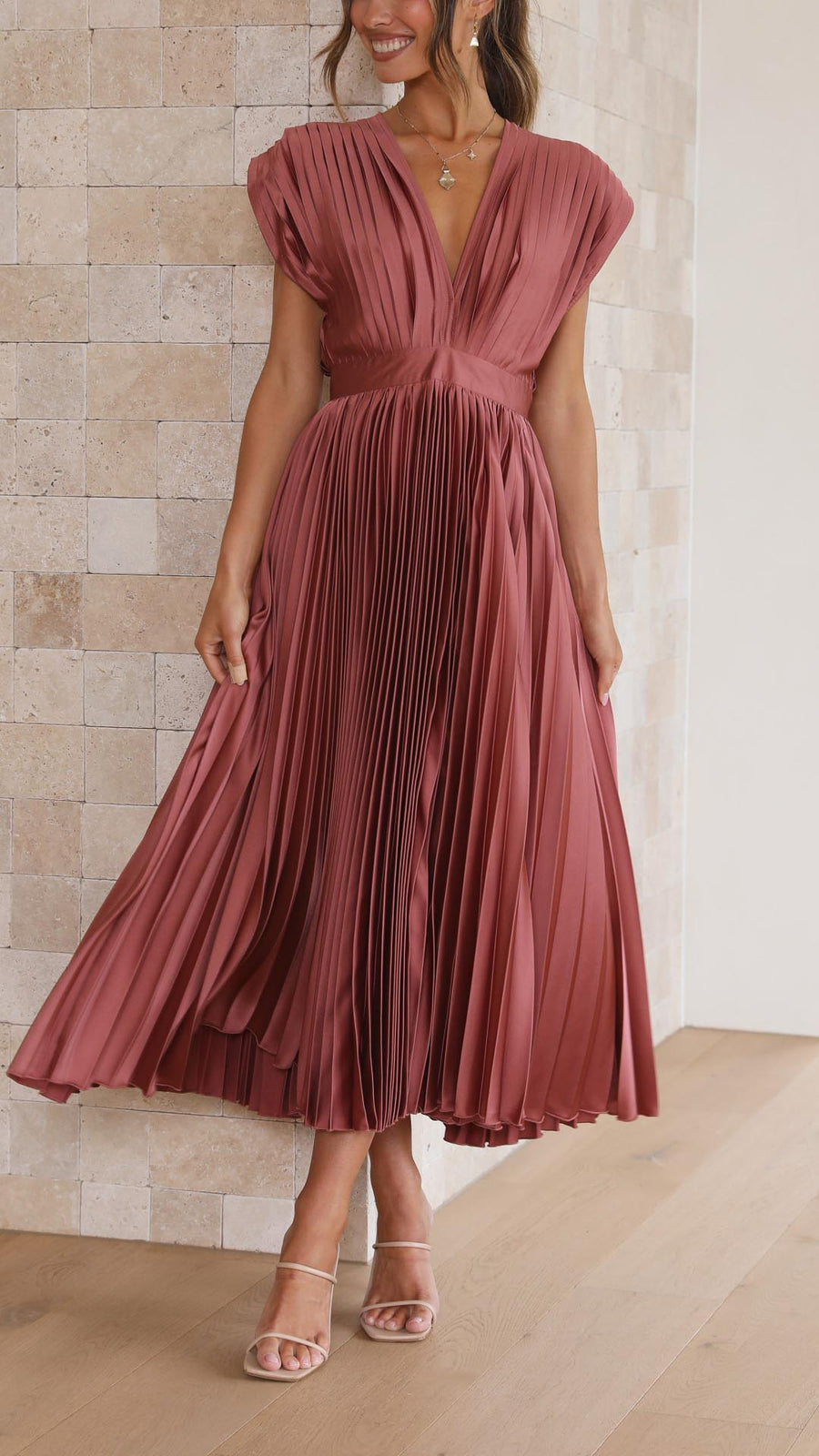 Zoio – Vestido Plissado com Decote em V
