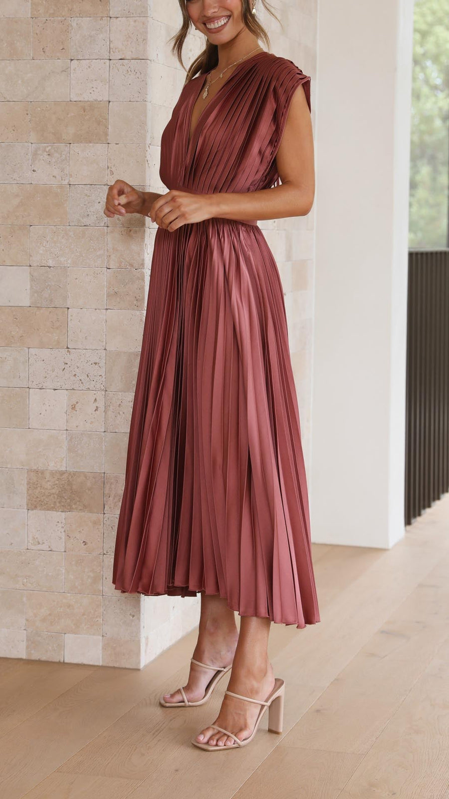 Zoio – Vestido Plissado com Decote em V