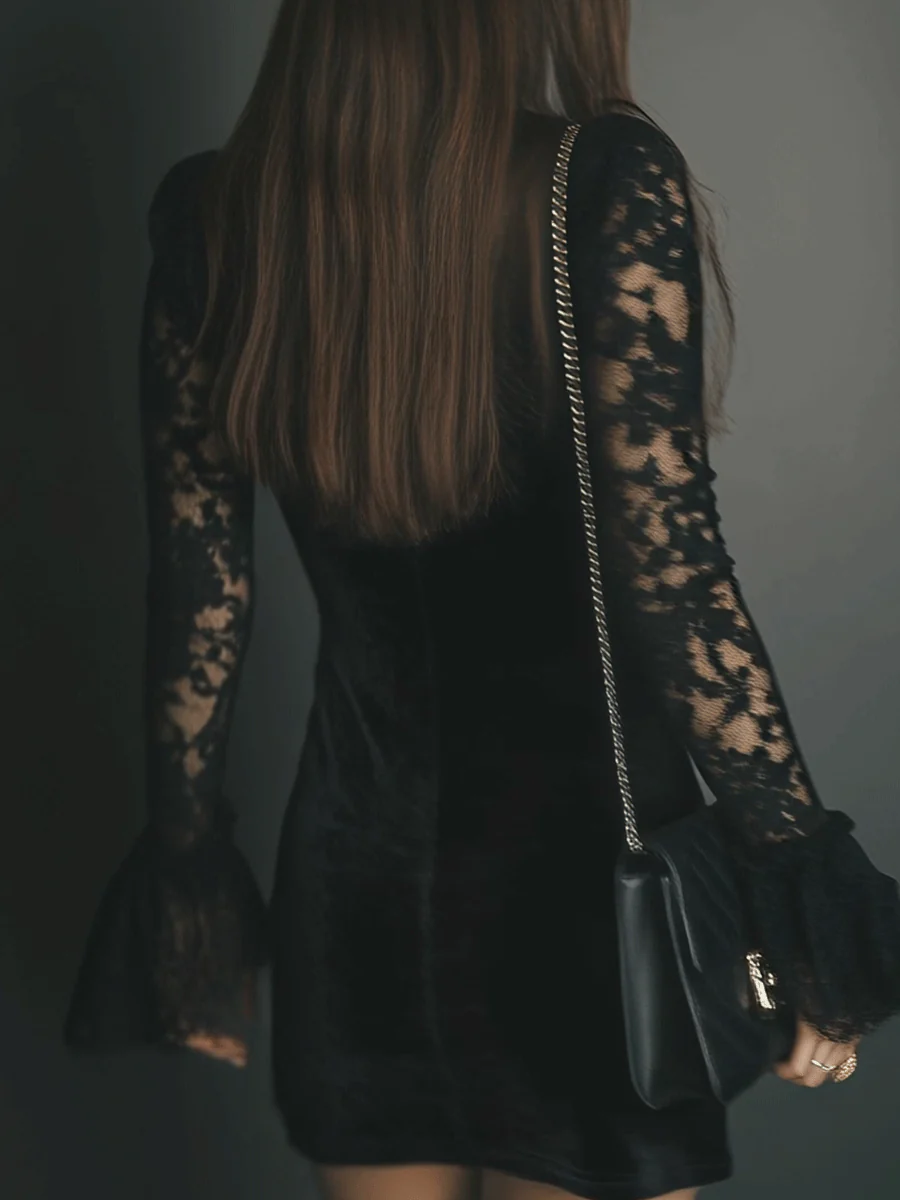 Penhas – Vestido Mini de Veludo e Renda