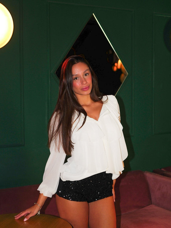 Blusa branca romântica com folhos