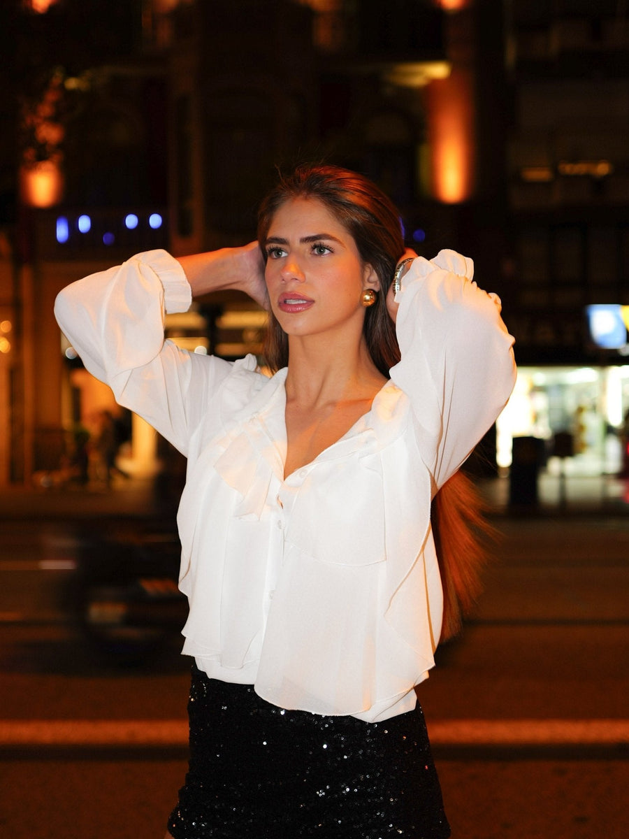 Blusa branca romântica com folhos