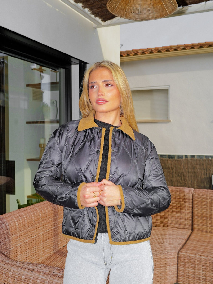 Casaco acolchoado com bolsos, preto