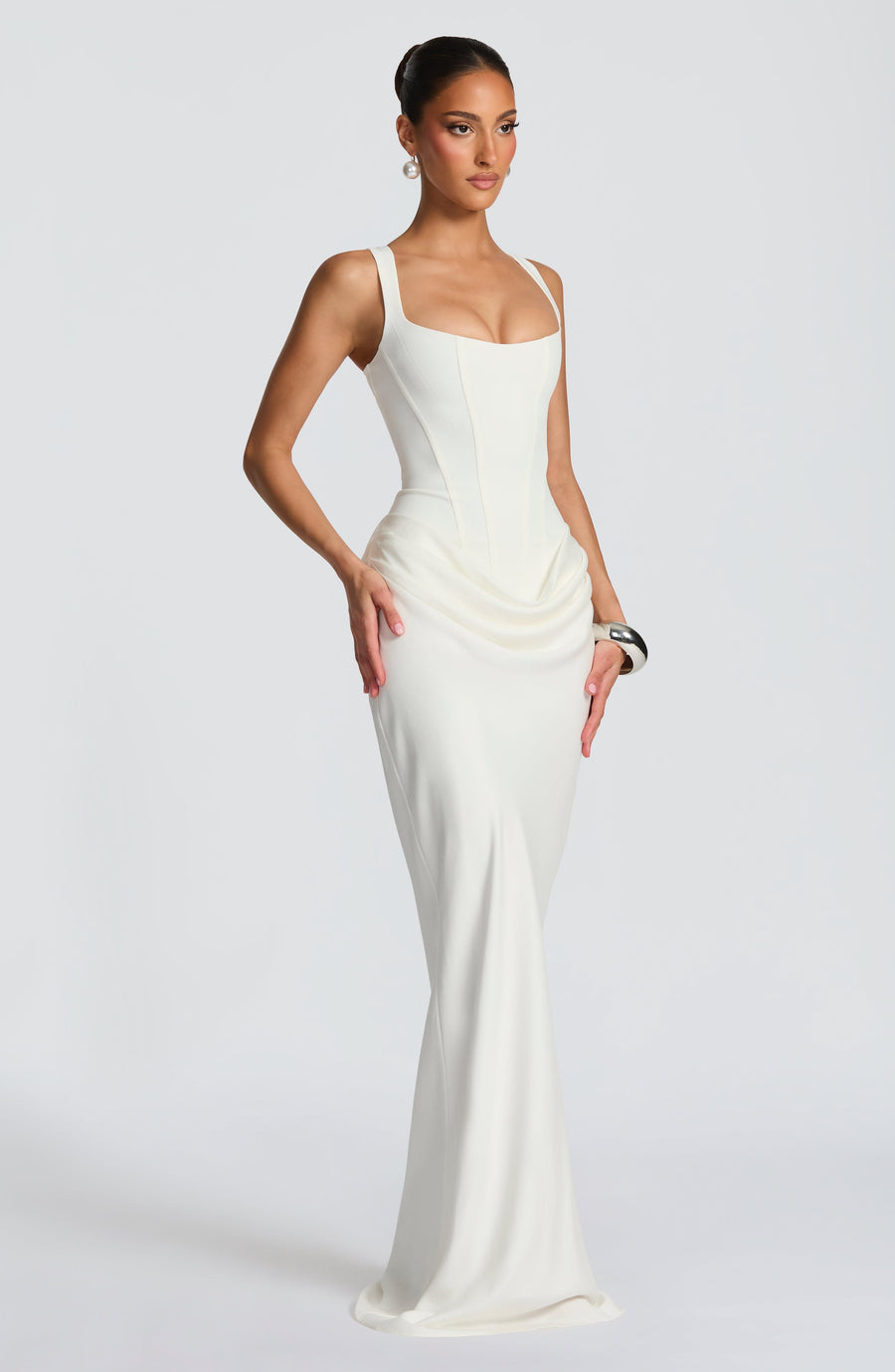 Gostão – Vestido Longo com Decote Quadrado