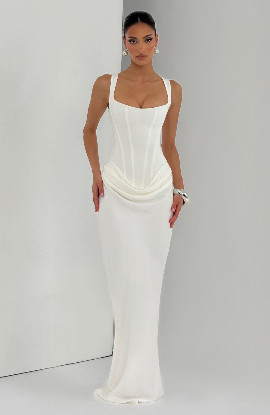 Gostão – Vestido Longo com Decote Quadrado