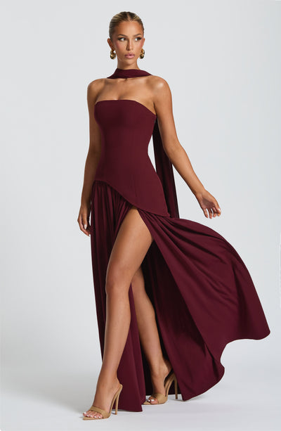 Vale de Água – Vestido Longo com Fenda