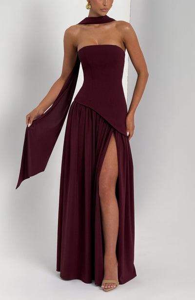 Vale de Água – Vestido Longo com Fenda