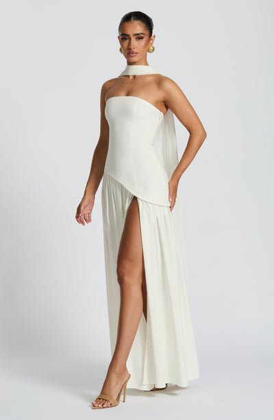 Vale de Água – Vestido Longo com Fenda