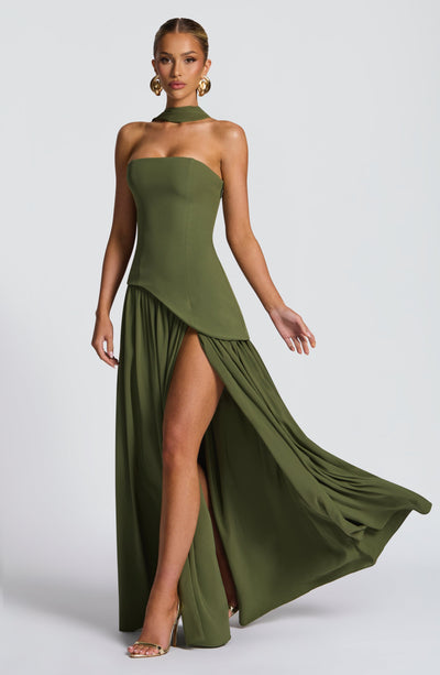Vale de Água – Vestido Longo com Fenda