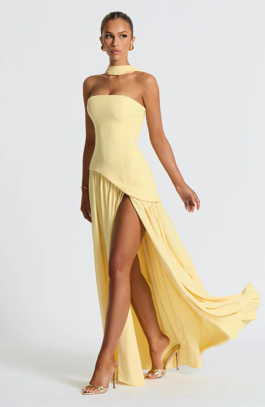 Vale de Água – Vestido Longo com Fenda